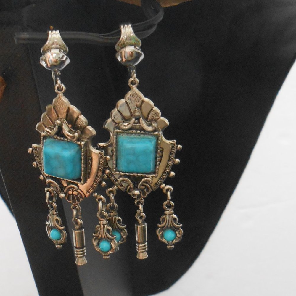 Silver Tone & Turquoise color stone Drop Style Clip on Earrings. Vintage